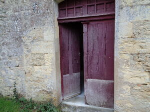 Porte sur mesure, porte artisanale, rénovation porte bois, rénovation porte ancienne, ébénisterie porte, Volets bois, volets artisanal, volets sur mesure, volets Bordeaux, volets fabrication artisanles, volets sur-mesure, volets sur mesure bordeaux, volets sur mesure Gironde, volets sur mesure Sauveterre de Guyenne, Rénovation cuisine traditionnelle, cuisine traditionnelle bois, rénovation cuisine vmg bois, vmg bois expert en cuisine, vmg bois pose de cuisine traditionnelle et moderne en girond,e nouvelle aquitaine, vmg bois expert en cuisine, vmg bois conseiller en cuisine, cuisine sur mesure, cuisines sur mesure, cuisine bordeaux, cuisine nouvelle aquitaine, cuisine gironde,Cuisine moderne et élégante en Gironde, mettant en valeur des matériaux nobles comme le bois et la pierre. Les lignes épurées et le design contemporain se marient harmonieusement avec des touches rustiques, créant un espace à la fois chaleureux et fonctionnel. Éclairée par une lumière naturelle abondante, cette cuisine offre un cadre convivial pour des moments culinaires partagés, robinetterie cuisine, hotte aspirante, VMG bois votre artisan menuisier en gironde, vmg bois artisan Bordeaux, artisan menuisier Bordeaux, artisan menuisier Sauveterre de guyenne, artisan menuisier nouvelle aquitaine, artisan mensuisier, ébénisterie artisanale Gironde, ébénisterie artisanale Bordeaux, ébénisterie artisanale, Entre-deux-mers, artisan bois, artisan alu, artisan pvc, artisan aménagement extérieur et intérieur, terrasse bois, pergola bois, bardage bois, placards sur mesure, escalier bois, dressing bois artisan en gironde, placards sur mesure, escalier bois, dressing bois artisan sur Bordeaux, entreprise de menuiserie sur mesure, création mobilier bois, meuble sur mesure, artisan cuisiniste Bordeaux, artisan cuisiniste Gironde, artisan cuisiniste Nouvelle aquitaine, urgence serrurerie Béziers, ouverture de porte, sécurité après cambriolage, demande devis menuisier, prise de contact serrurier, dressing bois Bordeaux, escalier sur mesure Bordeaux, escalier sur mesure Gironde, escalier sur mesure Sauveterre de guyenne, aménagement intérieur bois, projets menuiseries Bordeaux, projets menuiseries sauveterre de guyenne