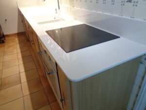 Rénovation cuisine traditionnelle, cuisine traditionnelle bois, rénovation cuisine vmg bois, vmg bois expert en cuisine, vmg bois pose de cuisine traditionnelle et moderne en girond,e nouvelle aquitaine, vmg bois expert en cuisine, vmg bois conseiller en cuisine, cuisine sur mesure, cuisines sur mesure, cuisine bordeaux, cuisine nouvelle aquitaine, cuisine gironde,Cuisine moderne et élégante en Gironde, mettant en valeur des matériaux nobles comme le bois et la pierre. Les lignes épurées et le design contemporain se marient harmonieusement avec des touches rustiques, créant un espace à la fois chaleureux et fonctionnel. Éclairée par une lumière naturelle abondante, cette cuisine offre un cadre convivial pour des moments culinaires partagés, robinetterie cuisine, hotte aspirante, plaque de cuisson, VMG bois votre artisan menuisier en gironde, vmg bois artisan Bordeaux, artisan menuisier Bordeaux, artisan menuisier Sauveterre de guyenne, artisan menuisier nouvelle aquitaine, artisan mensuisier, ébénisterie artisanale Gironde, ébénisterie artisanale Bordeaux, ébénisterie artisanale, Entre-deux-mers, artisan bois, artisan alu, artisan pvc, artisan aménagement extérieur et intérieur, terrasse bois, pergola bois, bardage bois, placards sur mesure, escalier bois, dressing bois artisan en gironde, placards sur mesure, escalier bois, dressing bois artisan sur Bordeaux, entreprise de menuiserie sur mesure, création mobilier bois, meuble sur mesure, artisan cuisiniste Bordeaux, artisan cuisiniste Gironde, artisan cuisiniste Nouvelle aquitaine, urgence serrurerie Béziers, ouverture de porte, sécurité après cambriolage, demande devis menuisier, prise de contact serrurier, dressing bois Bordeaux, escalier sur mesure Bordeaux, escalier sur mesure Gironde, escalier sur mesure Sauveterre de guyenne, aménagement intérieur bois, projets menuiseries Bordeaux, projets menuiseries sauveterre de guyenne