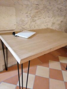 Réalisation bureau sur mesure, réalisation bureau artisanle sur mesure Bordeaux, Portail Bordeaux, fabrication et pose portail alu et pvc bordeaux, pose et fabrication artisanale portail gironde, Aménagement extérieur, terrasse bordeaux, carport Bordeaux, carport artisanle Gironde, appenti Bordeaux, appenti Gironde, Porte sur mesure, porte artisanale, rénovation porte bois, rénovation porte ancienne, ébénisterie porte, Volets bois, volets artisanal, volets sur mesure, volets Bordeaux, volets fabrication artisanles, volets sur-mesure, volets sur mesure bordeaux, volets sur mesure Gironde, volets sur mesure Sauveterre de Guyenne, Rénovation cuisine traditionnelle, cuisine traditionnelle bois, rénovation cuisine vmg bois, vmg bois expert en cuisine, vmg bois pose de cuisine traditionnelle et moderne en girond,e nouvelle aquitaine, vmg bois expert en cuisine, vmg bois conseiller en cuisine, cuisine sur mesure, cuisines sur mesure, cuisine bordeaux, cuisine nouvelle aquitaine, cuisine gironde,Cuisine moderne et élégante en Gironde, mettant en valeur des matériaux nobles comme le bois et la pierre. Les lignes épurées et le design contemporain se marient harmonieusement avec des touches rustiques, créant un espace à la fois chaleureux et fonctionnel. Éclairée par une lumière naturelle abondante, cette cuisine offre un cadre convivial pour des moments culinaires partagés, robinetterie cuisine, hotte aspirante, VMG bois votre artisan menuisier en gironde, vmg bois artisan Bordeaux, artisan menuisier Bordeaux, artisan menuisier Sauveterre de guyenne, artisan menuisier nouvelle aquitaine, artisan mensuisier, ébénisterie artisanale Gironde, ébénisterie artisanale Bordeaux, ébénisterie artisanale, Entre-deux-mers, artisan bois, artisan alu, artisan pvc, artisan aménagement extérieur et intérieur, terrasse bois, pergola bois, bardage bois, placards sur mesure, escalier bois, dressing bois artisan en gironde, placards sur mesure, escalier bois, dressing bois artisan sur Bordeaux, entreprise de menuiserie sur mesure, création mobilier bois, meuble sur mesure, artisan cuisiniste Bordeaux, artisan cuisiniste Gironde, artisan cuisiniste Nouvelle aquitaine, urgence serrurerie Béziers, ouverture de porte, sécurité après cambriolage, demande devis menuisier, prise de contact serrurier, dressing bois Bordeaux, escalier sur mesure Bordeaux, escalier sur mesure Gironde, escalier sur mesure Sauveterre de guyenne, aménagement intérieur bois, projets menuiseries Bordeaux, projets menuiseries sauveterre de guyenne, aménagement extérieur, améngamenet terrasses bois Bordeaux, aménagement buanderie, aménagement dressing, réalisation bibliothèque