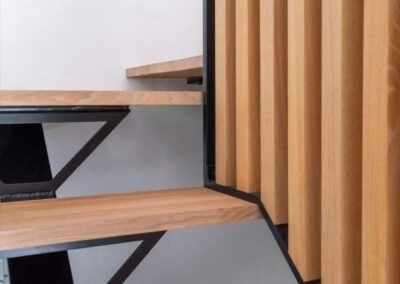 Escalier bois et fer Bordeaux, escalier bpis et alu Bordeaux, escalier artisanle Gironde, Cave à vin bois, rangement bouteilels de vin, banc sur mesure, banc bois sur mesure, Rénovation escalier, ébénisterie escalier, rénovation escalier bordeaux, rénovation escalier gironde, Rénovation salle de bain, rénovation et aménagement salle de bain, rénovation et aménagement chambre, Réalisation bureau sur mesure, réalisation bureau artisanle sur mesure Bordeaux, Portail Bordeaux, fabrication et pose portail alu et pvc bordeaux, pose et fabrication artisanale portail gironde, Aménagement extérieur, terrasse bordeaux, carport Bordeaux, carport artisanle Gironde, appenti Bordeaux, appenti Gironde, Porte sur mesure, porte artisanale, rénovation porte bois, rénovation porte ancienne, ébénisterie porte, Volets bois, volets artisanal, volets sur mesure, volets Bordeaux, volets fabrication artisanles, volets sur-mesure, volets sur mesure bordeaux, volets sur mesure Gironde, volets sur mesure Sauveterre de Guyenne, Rénovation cuisine traditionnelle, cuisine traditionnelle bois, rénovation cuisine vmg bois, vmg bois expert en cuisine, vmg bois pose de cuisine traditionnelle et moderne en girond,e nouvelle aquitaine, vmg bois expert en cuisine, vmg bois conseiller en cuisine, cuisine sur mesure, cuisines sur mesure, cuisine bordeaux, cuisine nouvelle aquitaine, cuisine gironde,Cuisine moderne et élégante en Gironde, mettant en valeur des matériaux nobles comme le bois et la pierre. Les lignes épurées et le design contemporain se marient harmonieusement avec des touches rustiques, créant un espace à la fois chaleureux et fonctionnel. Éclairée par une lumière naturelle abondante, cette cuisine offre un cadre convivial pour des moments culinaires partagés, robinetterie cuisine, hotte aspirante, VMG bois votre artisan menuisier en gironde, vmg bois artisan Bordeaux, artisan menuisier Bordeaux, artisan menuisier Sauveterre de guyenne, artisan menuisier nouvelle aquitaine, artisan mensuisier, ébénisterie artisanale Gironde, ébénisterie artisanale Bordeaux, ébénisterie artisanale, Entre-deux-mers, artisan bois, artisan alu, artisan pvc, artisan aménagement extérieur et intérieur, terrasse bois, pergola bois, bardage bois, placards sur mesure, escalier bois, dressing bois artisan en gironde, placards sur mesure, escalier bois, dressing bois artisan sur Bordeaux, entreprise de menuiserie sur mesure, création mobilier bois, meuble sur mesure, artisan cuisiniste Bordeaux, artisan cuisiniste Gironde, artisan cuisiniste Nouvelle aquitaine, urgence serrurerie Béziers, ouverture de porte, sécurité après cambriolage, demande devis menuisier, prise de contact serrurier, dressing bois Bordeaux, escalier sur mesure Bordeaux, escalier sur mesure Gironde, escalier sur mesure Sauveterre de guyenne, aménagement intérieur bois, projets menuiseries Bordeaux, projets menuiseries sauveterre de guyenne, aménagement extérieur, améngamenet terrasses bois Bordeaux, aménagement buanderie, aménagement dressing, réalisation bibliothèque, placards bordeaux, placards gironde, placards sauveterre de guyenne, chambre parentale Bordeaux, chambre parentale Gironde, chambre parentale Sauveterre de guyenne, claustra sur mesure bordeaux, claustra sur mesure Gironde