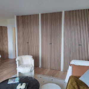 banc sur mesure, banc bois sur mesure, Rénovation escalier, ébénisterie escalier, rénovation escalier bordeaux, rénovation escalier gironde, Rénovation salle de bain, rénovation et aménagement salle de bain, rénovation et aménagement chambre, Réalisation bureau sur mesure, réalisation bureau artisanle sur mesure Bordeaux, Portail Bordeaux, fabrication et pose portail alu et pvc bordeaux, pose et fabrication artisanale portail gironde, Aménagement extérieur, terrasse bordeaux, carport Bordeaux, carport artisanle Gironde, appenti Bordeaux, appenti Gironde, Porte sur mesure, porte artisanale, rénovation porte bois, rénovation porte ancienne, ébénisterie porte, Volets bois, volets artisanal, volets sur mesure, volets Bordeaux, volets fabrication artisanles, volets sur-mesure, volets sur mesure bordeaux, volets sur mesure Gironde, volets sur mesure Sauveterre de Guyenne, Rénovation cuisine traditionnelle, cuisine traditionnelle bois, rénovation cuisine vmg bois, vmg bois expert en cuisine, vmg bois pose de cuisine traditionnelle et moderne en girond,e nouvelle aquitaine, vmg bois expert en cuisine, vmg bois conseiller en cuisine, cuisine sur mesure, cuisines sur mesure, cuisine bordeaux, cuisine nouvelle aquitaine, cuisine gironde,Cuisine moderne et élégante en Gironde, mettant en valeur des matériaux nobles comme le bois et la pierre. Les lignes épurées et le design contemporain se marient harmonieusement avec des touches rustiques, créant un espace à la fois chaleureux et fonctionnel. Éclairée par une lumière naturelle abondante, cette cuisine offre un cadre convivial pour des moments culinaires partagés, robinetterie cuisine, hotte aspirante, VMG bois votre artisan menuisier en gironde, vmg bois artisan Bordeaux, artisan menuisier Bordeaux, artisan menuisier Sauveterre de guyenne, artisan menuisier nouvelle aquitaine, artisan mensuisier, ébénisterie artisanale Gironde, ébénisterie artisanale Bordeaux, ébénisterie artisanale, Entre-deux-mers, artisan bois, artisan alu, artisan pvc, artisan aménagement extérieur et intérieur, terrasse bois, pergola bois, bardage bois, placards sur mesure, escalier bois, dressing bois artisan en gironde, placards sur mesure, escalier bois, dressing bois artisan sur Bordeaux, entreprise de menuiserie sur mesure, création mobilier bois, meuble sur mesure, artisan cuisiniste Bordeaux, artisan cuisiniste Gironde, artisan cuisiniste Nouvelle aquitaine, urgence serrurerie Béziers, ouverture de porte, sécurité après cambriolage, demande devis menuisier, prise de contact serrurier, dressing bois Bordeaux, escalier sur mesure Bordeaux, escalier sur mesure Gironde, escalier sur mesure Sauveterre de guyenne, aménagement intérieur bois, projets menuiseries Bordeaux, projets menuiseries sauveterre de guyenne, aménagement extérieur, améngamenet terrasses bois Bordeaux, aménagement buanderie, aménagement dressing, réalisation bibliothèque, placards bordeaux, placards gironde, placards sauveterre de guyenne, chambre parentale Bordeaux, chambre parentale Gironde, chambre parentale Sauveterre de guyenne, claustra sur mesure bordeaux, claustra sur mesure Gironde